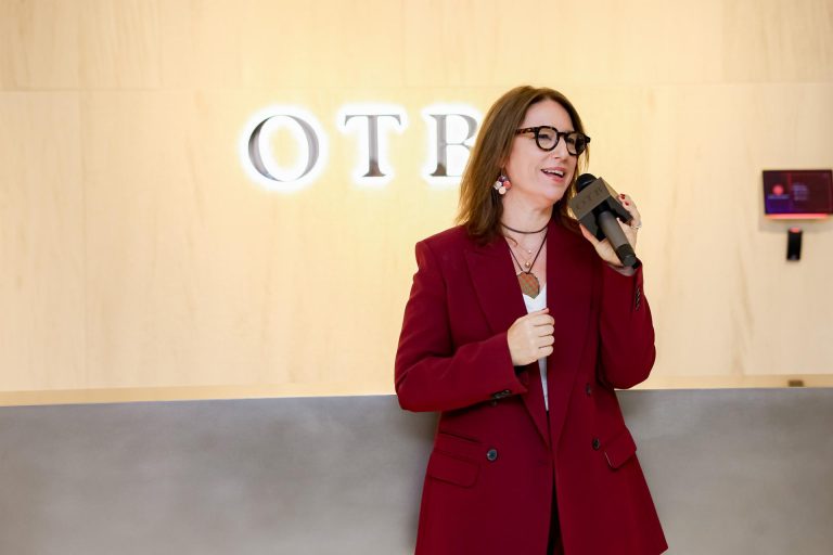 MZ521209-opq4033383668 (1)